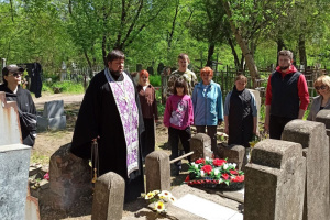 Настоятель Никольского храма г. Таганрога совершил литию на Старом кладбище 