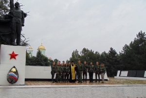 Кадеты Азовского казачьего кадетского техникума молитвенно почтили память героев Великой Отечественной войны