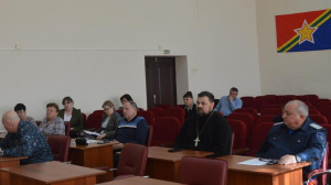 Благочинный Куйбышевского округа принял участие в заседании совета по вопросам межрелигиозных и межэтнических отношений Куйбышевского района