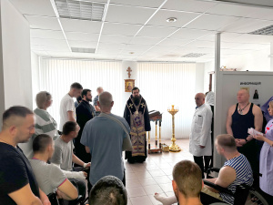 Епископ Таганрогский Артемий навестил раненных бойцов, находящихся на лечении в Ростове-на-Дону