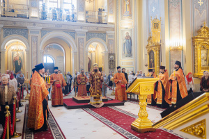 В Светлую субботу епископ Таганрогский Артемий совершил всенощное бдение в Ростовском кафедральном соборе