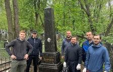 Активисты молодежно-миссионерского отдела Новочеркасского благочиния провели субботник на старом кладбище города