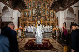В Лазареву субботу епископ Таганрогский Артемий совершил Божественную литургию в Воскресенском войсковом соборе станицы Старочеркасской