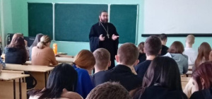 Клирик Георгиевского храма провел встречу со студентами Политехнического института (филиал) ДГТУ в г. Таганроге
