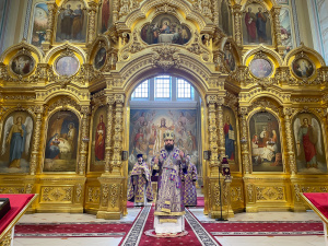 В Неделю 17-ю по Пятидесятнице викарий Ростовской епархии совершил Литургию в Кафедральном соборе Рождества Пресвятой Богородицы