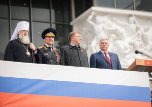 Митрополит Ростовский и Новочеркасский Меркурий посетил парад в честь 79-летия Великой Победы