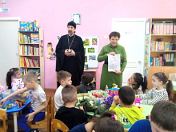 Сотрудники Свято-Троицкого прихода провели занятие по основам православной культуры с воспитанниками детского сада № 284