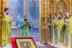 В день памяти преподобного Сергия Радонежского  епископ Таганрогский Артемий совершил Божественную литургию в Ростовском кафедральном соборе