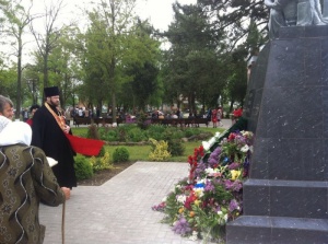 В селе Елизаветовка совершена заупокойная лития у мемориала воинам, павшим в годы Великой Отечественной войны