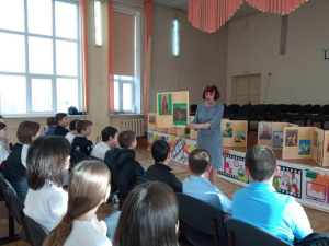 В ростовской школе №15 начала работу благотворительная выставка «Святые защитники Руси»
