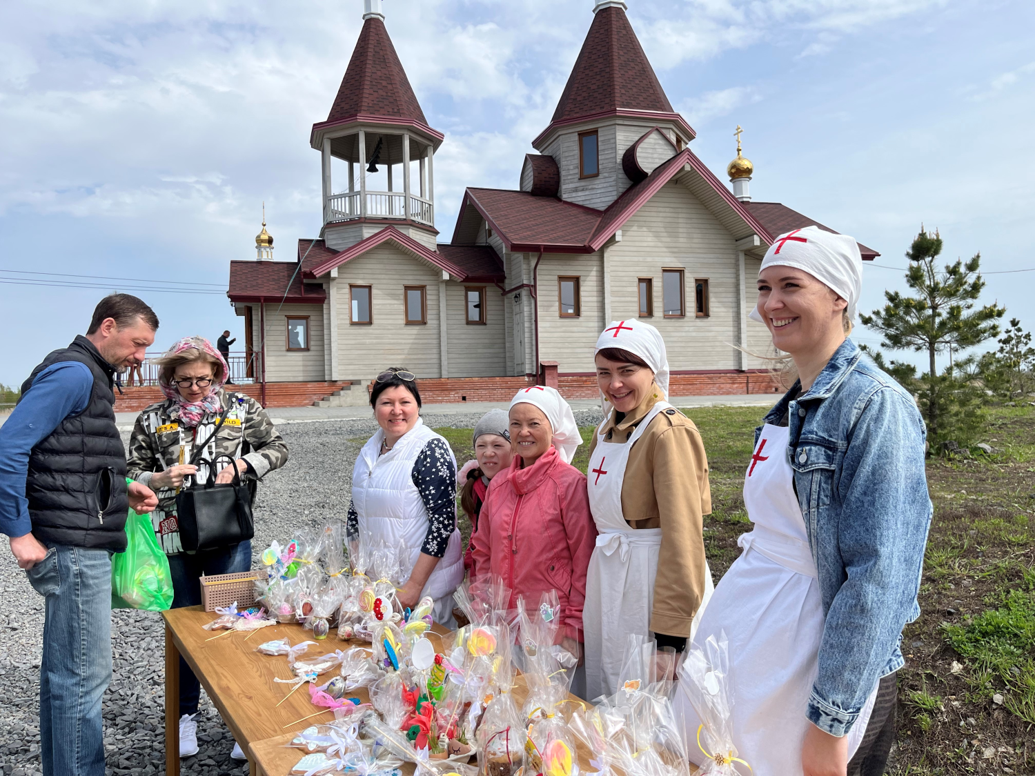 Социальная работа сестер милосердия Пантелеимоновского храма г. Батайска в  пасхальные дни