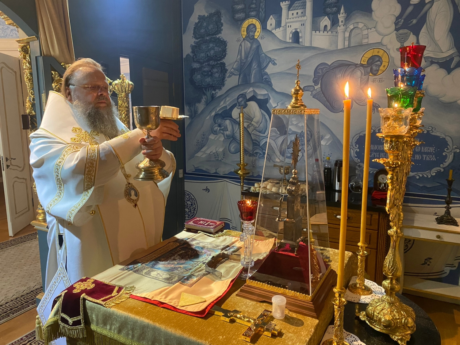Митрополит Ростовский и Новочеркасский Меркурий совершил Божественную литургию в Знаменской домовой церкви