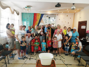 Клирик Ильинского храма совершил крещение детей в Доме ребенка г.Таганрога