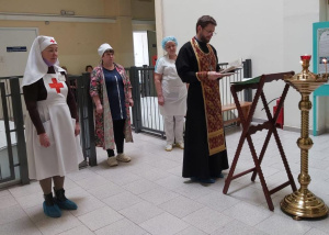 Настоятель Свято-Георгиевского храма г. Новочеркасска посетил больницу скорой медицинской помощи