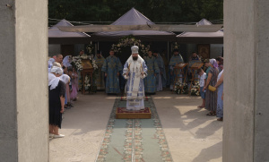  В строящемся храме, посвященном иконе Божией Матери «Федоровская» поселка Янтарный Аксайского района, отметили престольный праздник