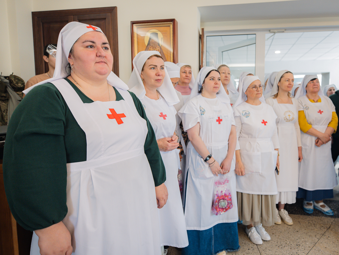 В праздник Светлого Христова Воскресения митрополит Ростовский и  Новочеркасский Меркурий посетил окружной военный клинический госпиталь г.  Ростова-на-Дону