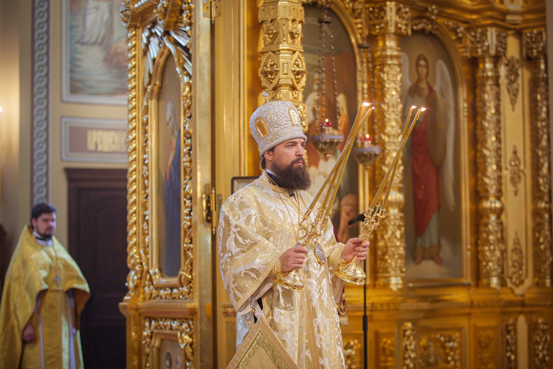 В Неделю 15-ю по Пятидесятнице викарий Ростовской епархии совершил Литургию в Кафедральном соборе Рождества Пресвятой Богородицы