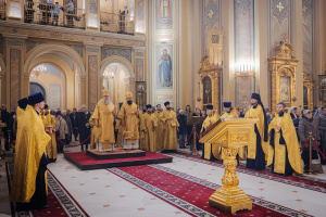 В канун дня памяти свт. Николая, архиепископа Мир Ликийских, чудотворца,  Глава Донской митрополии совершил всенощное бдение в Ростовском кафедральном соборе