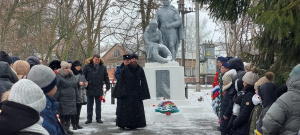 Настоятель Варваринского храма ст. Грушевской почтил память павших воинов в годовщину 80-летия освобождения станицы