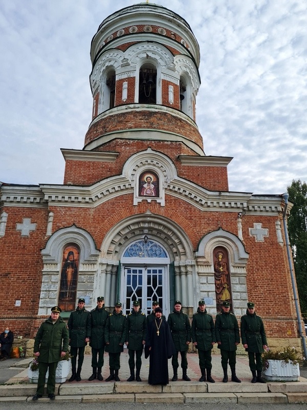 Новочеркасские военнослужащие посетили храмы города