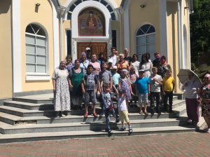 Учащиеся воскресной школы и прихожане Магдалининского храма с. Красный Десант совершили паломническую поездку в село Петровка