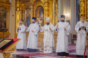 В канун 7-й Недели по Пасхе епископ Таганрогский Артемий совершил всенощное бдение в Ростовском кафедральном соборе