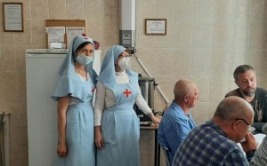 Сестры милосердия Ростовского кафедрального собора посетили подопечных Комплексного социального центра