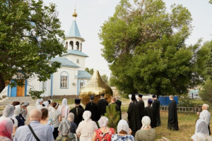 Совершен чин освящения купола и креста храма Донской иконы Божией Матери г. Новочеркасска