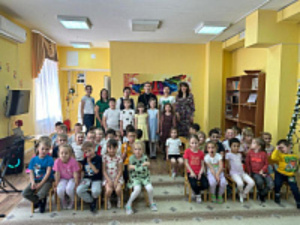 Воспитанники воскресной школы Кирилло-Мефодиевского прихода посетили воспитанников МБОУ  "Радуга"