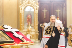 В Неделю по Воздвижении митрополит Меркурий совершил Божественную литургию в Ростовском кафедральном соборе