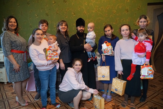 Подопечных Александрийского приюта для женщин поздравили с Рождеством Христовым