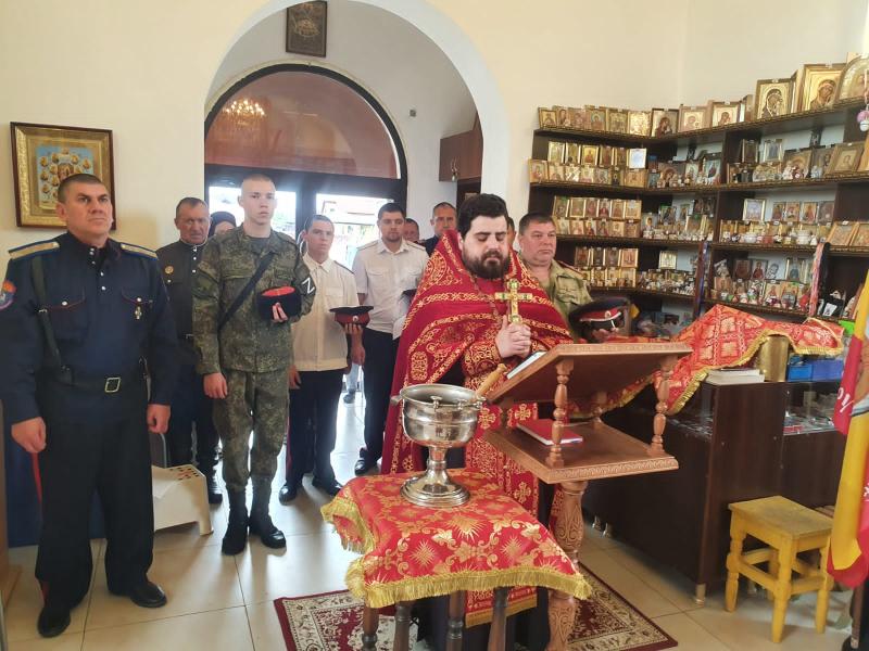 В храме Святого Духа п. Щепкин состоялась церемония принятия торжественного обещания казака