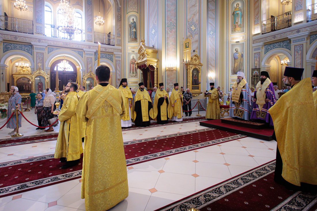 В день памяти равноапостольного князя Владимира митрополит Меркурий совершил молебен в Ростовском кафедральном соборе