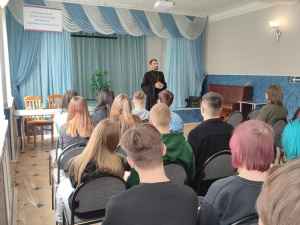 В Таганрогском техникуме питания и торговли состоялась встреча священника со студентами