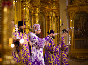 В субботу четвертой седмицы Великого поста епископ Таганрогский Артемий совершил всенощное бдение в Ростовском кафедральном соборе