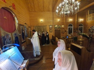 В Андреевском храме Ростова состоялась онлайн-трансляция пасхального богослужения древнерусским чином
