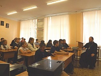Настоятель Успенского храма села Новая Надежда провел беседу с учащимися Ясиновской средней школы
