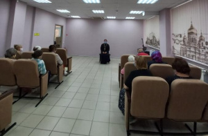 С днем святых жён-мироносиц поздравили подопечных центра социального обслуживания