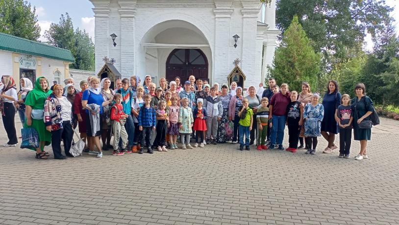 Коллектив воскресной школы Никольского храма г. Таганрога совершил паломническую поездку в Старочеркасский монастырь