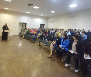 Благочинный Куйбышевского округа принял участие в собрании учителей и родителей начальной школы с. Куйбышево