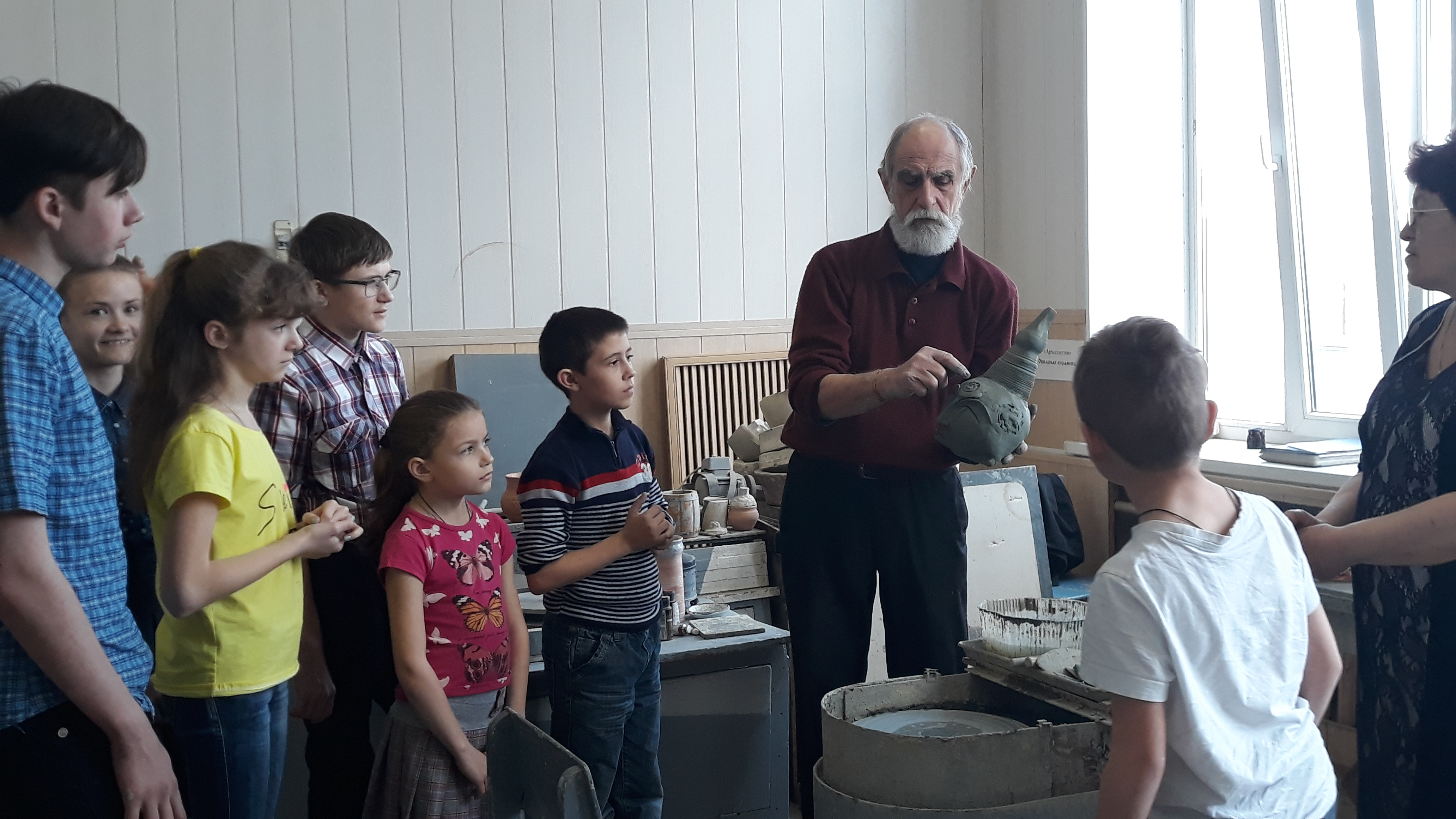 Учащиеся воскресной школы Предтеченского прихода станицы Мишкинской посетили мастер-класс по гончарному искусству