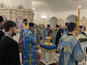 В канун праздника Покрова Пресвятой Богородицы  епископ Таганрогский Артемий совершил всенощное бдение в криптовом храме-усыпальнице Патриаршего Вознесенского войскового собора г. Новочеркасска