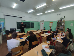 В Грушевской ООШ священник Ростовской епархии проводит занятия по ОКРСЭ и ОДНКНР