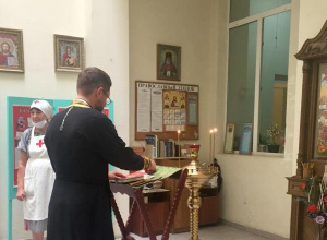 Настоятель Свято-Георгиевского храма г. Новочеркасска посетил БСМП