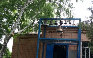 Во временном храме Покрова Пресвятой Богородицы с. Порт-Катон Азовского района установлены шесть колоколов