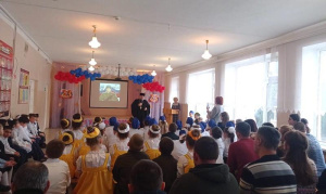 Настоятель храма св. Марии Магдалины с. Андреево-Мелентьево посетил праздник, посвященный Дню защитников Отечества в Сухо-Сарматской школе