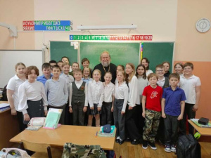 В школе №6 г. Батайска состоялась беседа настоятеля храма Вознесения Господня с учащимися средних классов