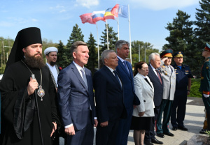 Епископ Таганрогский Артемий принял участие в торжественном возложении цветов, посвященном празднованию 275-й годовщины со дня основания донской столицы