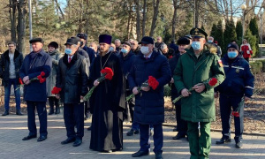 Благочинный Батайского округа принял участие в возложении цветов к мемориалу в день вывода советских войск из Афганистана