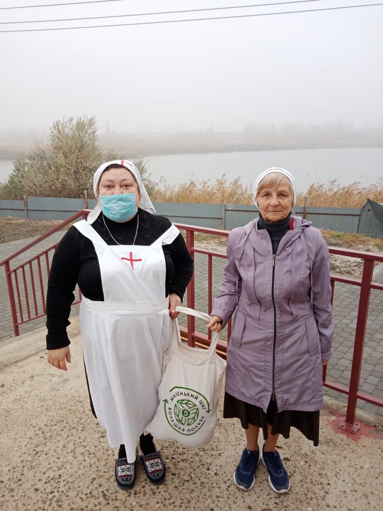 Сестры милосердия Пантелеимоновского храма г. Батайска приняли участие в акции "Корзина доброты"